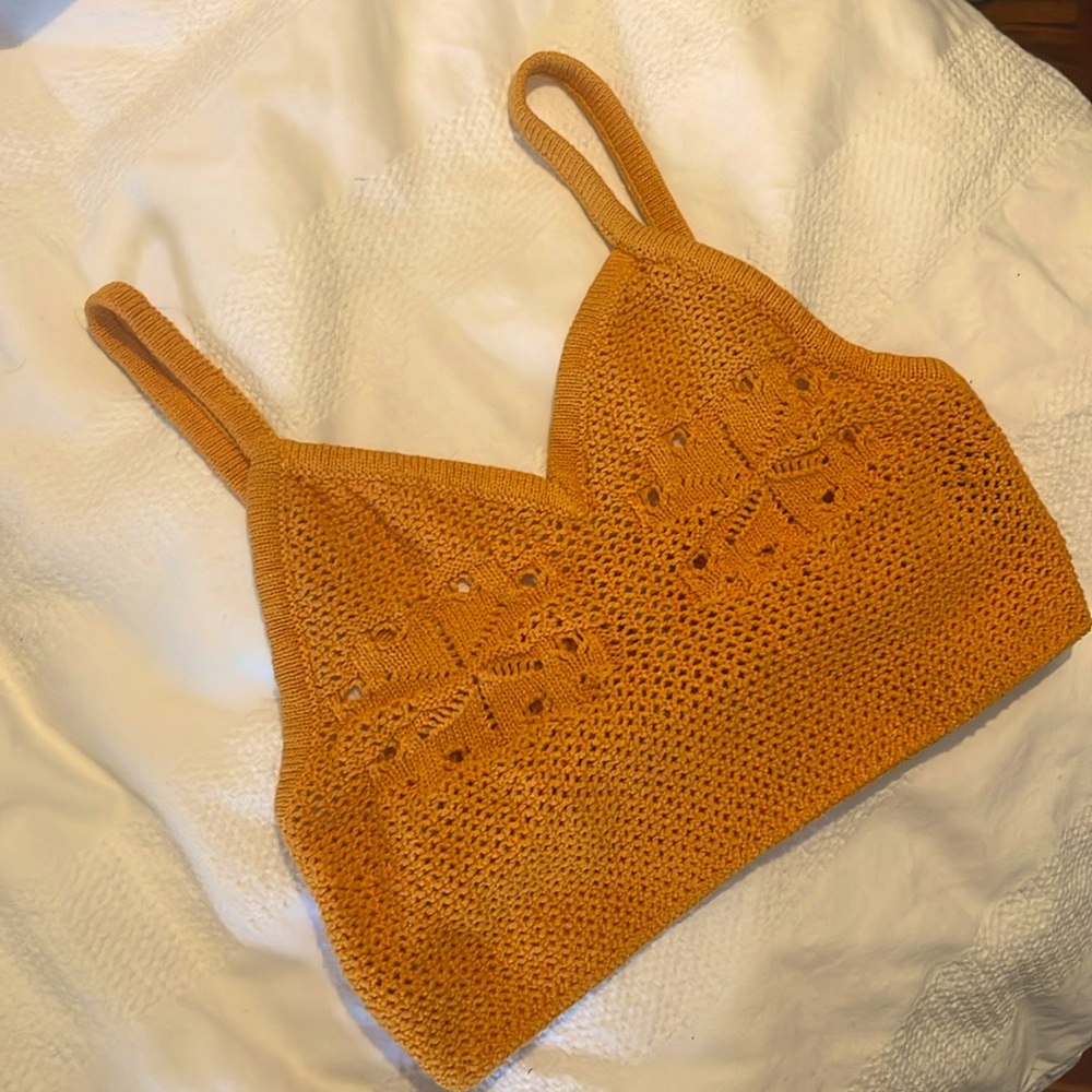 Top au crochet orange jamais porter 
Vente trop petit 
Xs fait xs